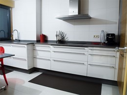 Cocina en blanco brillo